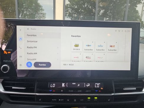 Used 2025 Toyota Sienna XLE w/ XLE Plus Package FWD image 22