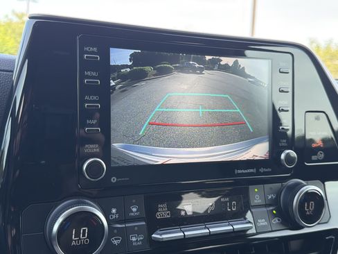 Used 2022 Toyota Highlander LE FWD image 7