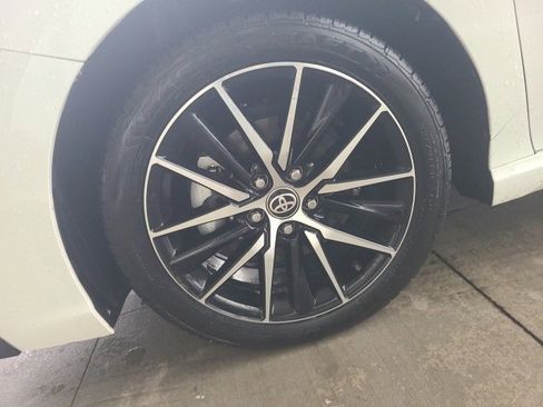 Used 2024 Toyota Camry SE image 12