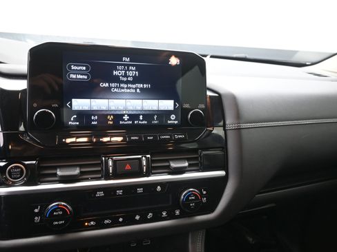 Used 2024 Nissan Pathfinder Platinum image 21