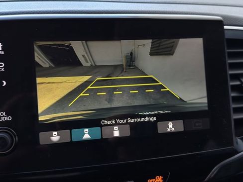 Used 2021 Honda Pilot Touring image 18