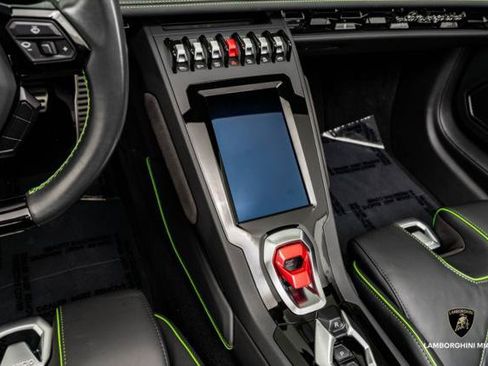 Used 2021 Lamborghini Huracan EVO RWD image 37