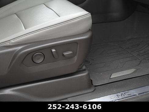 Used 2023 GMC Yukon SLT w/ SLT Premium Package image 48