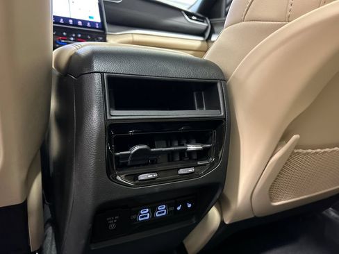 Used 2024 Jeep Grand Cherokee Limited w/ Luxury Tech Group II AWD/4WD image 31