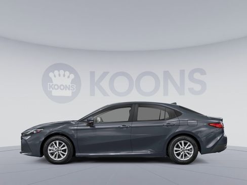 Used 2025 Toyota Camry LE w/ Convenience Package FWD image 4