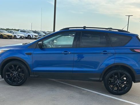 Used 2018 Ford Escape SE w/ SE Sport Appearance Package AWD/4WD image 10