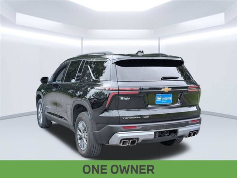 Used 2025 Chevrolet Traverse LT AWD/4WD image 4
