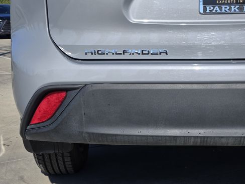 Used 2022 Toyota Highlander Bronze Edition image 14