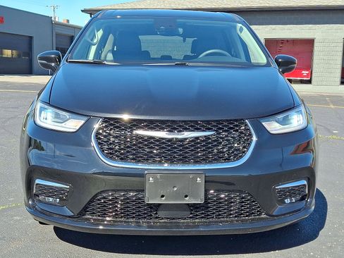 Used 2024 Chrysler Pacifica Touring-L FWD image 29