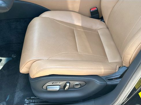 Used 2023 Lexus LS 500 RWD image 8
