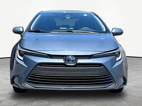 Used 2025 Toyota Corolla LE w/ LE Premium Package FWD image 4