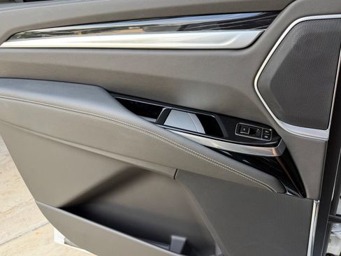 Used 2025 Cadillac Escalade ESV Sport AWD/4WD image 19