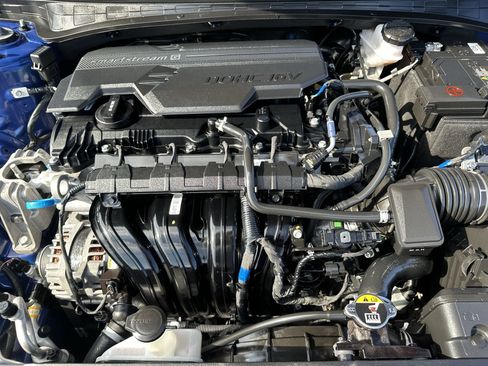 Used 2025 Hyundai Elantra Sport FWD image 17