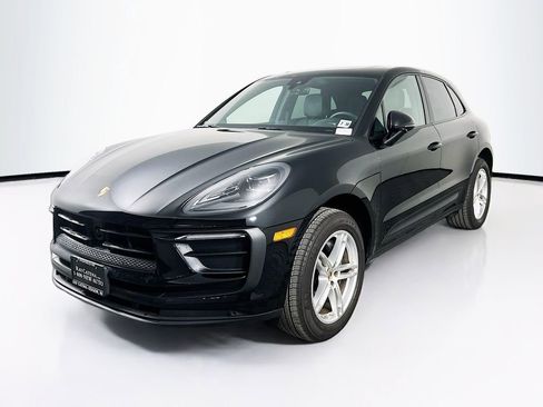 Certified 2025 Porsche Macan AWD/4WD image 1