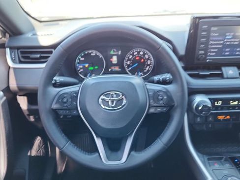 Used 2022 Toyota RAV4 SE w/ Convenience Package AWD/4WD image 9