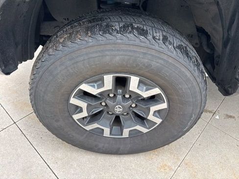 Used 2023 Toyota Tacoma TRD Off-Road image 11