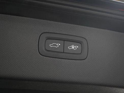 Used 2024 Volvo XC90 B6 Core w/ Protection Package Premier AWD/4WD image 11
