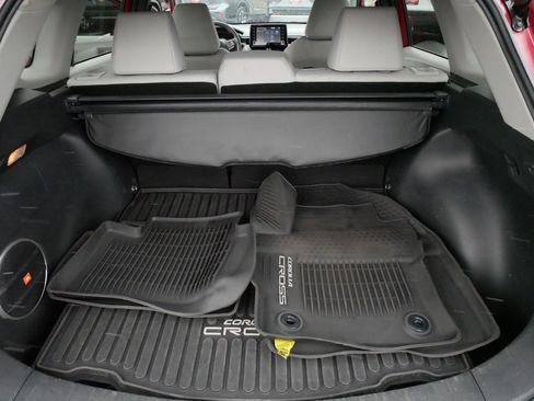 Certified 2022 Toyota Corolla Cross LE w/ Moonroof Package image 18