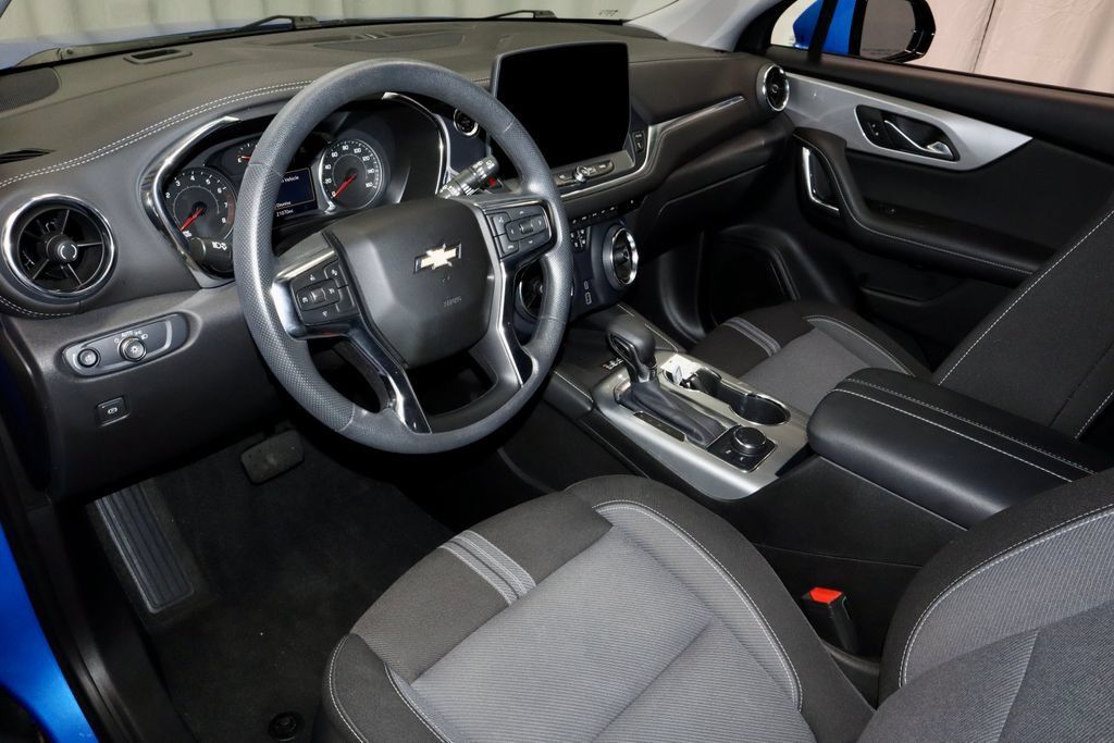 Used 2024 Chevrolet Blazer LT w/ Convenience Package FWD image 25