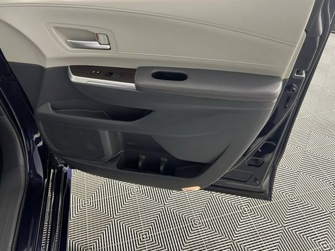 Used 2024 Toyota Sienna XLE image 32
