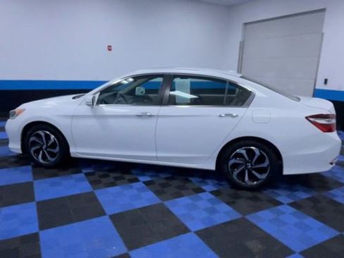 Used 2017 Honda Accord EX-L image 6
