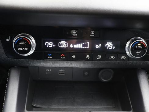 Used 2023 Mitsubishi Outlander SEL image 24