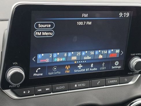 Used 2025 Nissan Sentra SR w/ SR Premium Package image 18