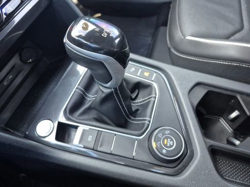 Used 2022 Volkswagen Tiguan SEL R-Line image 24