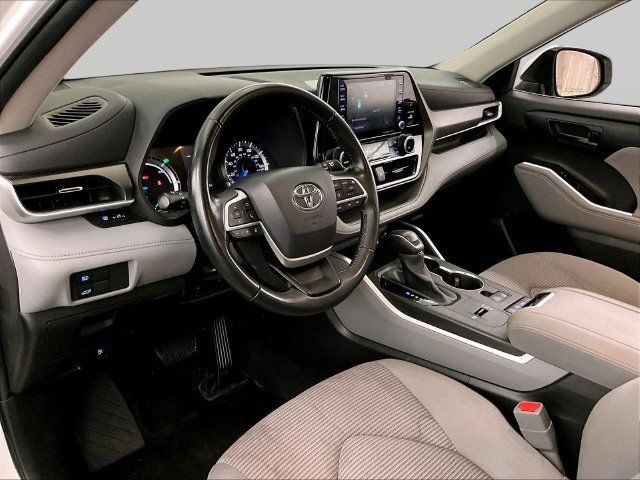Used 2022 Toyota Highlander LE AWD/4WD image 12