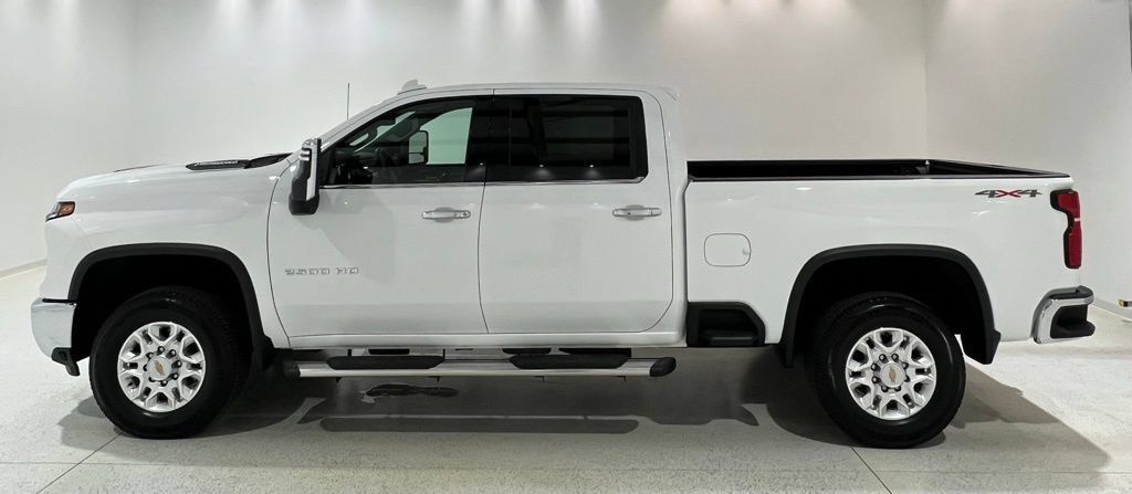 Used 2024 Chevrolet Silverado 2500 LTZ AWD/4WD image 2