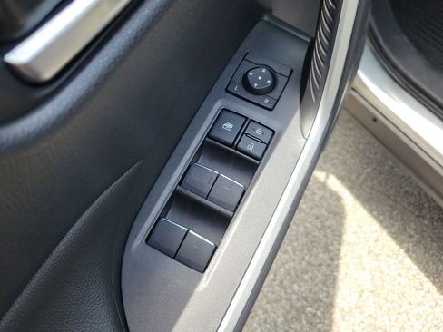 Used 2025 Toyota RAV4 XLE w/ Convenience Package AWD/4WD image 15