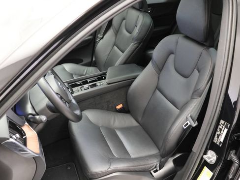 Used 2023 Volvo XC60 B5 Plus w/ Protection Package Premier AWD/4WD image 31