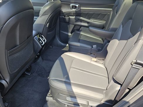 Used 2023 Kia Sorento SX FWD image 10