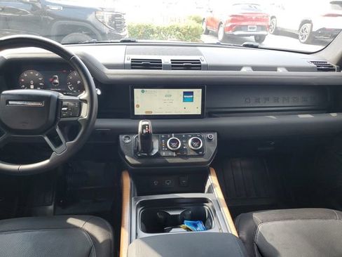 Used 2023 Land Rover Defender 110 X-Dynamic SE image 13