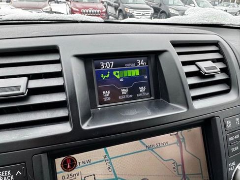 Used 2010 Toyota Highlander Limited image 18