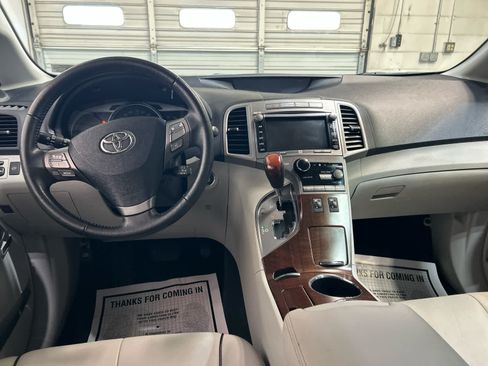 Used 2012 Toyota Venza XLE FWD image 4