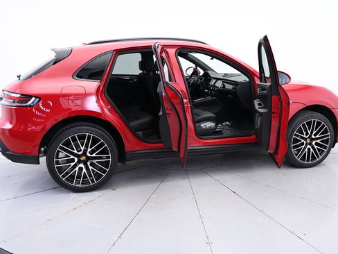 Used 2025 Porsche Macan image 20