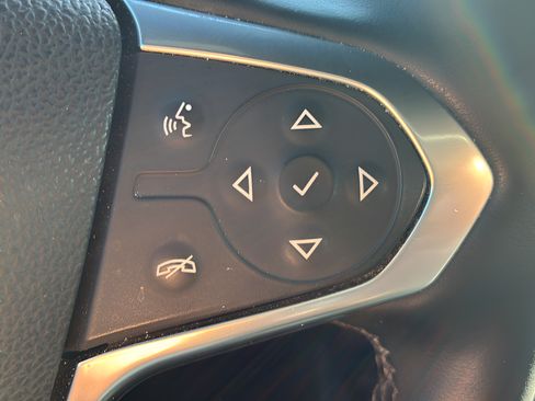 Used 2023 Chevrolet Traverse RS FWD image 28