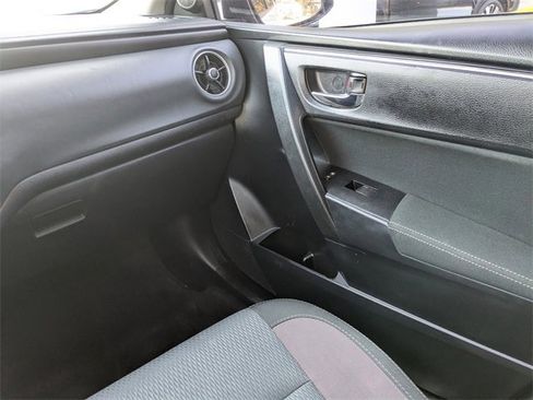 Used 2018 Toyota Corolla LE image 18