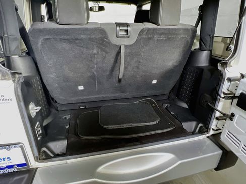 Used 2015 Jeep Wrangler Sahara AWD/4WD image 21
