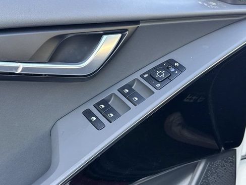 Used 2025 Kia Niro EX Touring FWD image 4