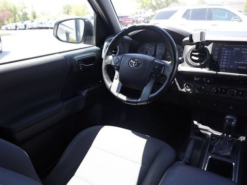 Used 2016 Toyota Tacoma TRD Off-Road w/ Towing Package AWD/4WD image 21
