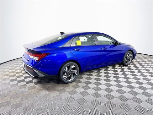 New 2025 Hyundai Elantra SEL image 8