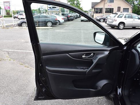 Used 2017 Nissan Rogue S w/ S Appearance Package image 19