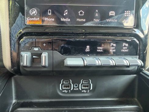 Used 2022 RAM 1500 Laramie AWD/4WD image 43