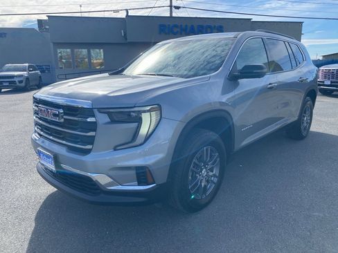 Used 2025 GMC Acadia Elevation image 9