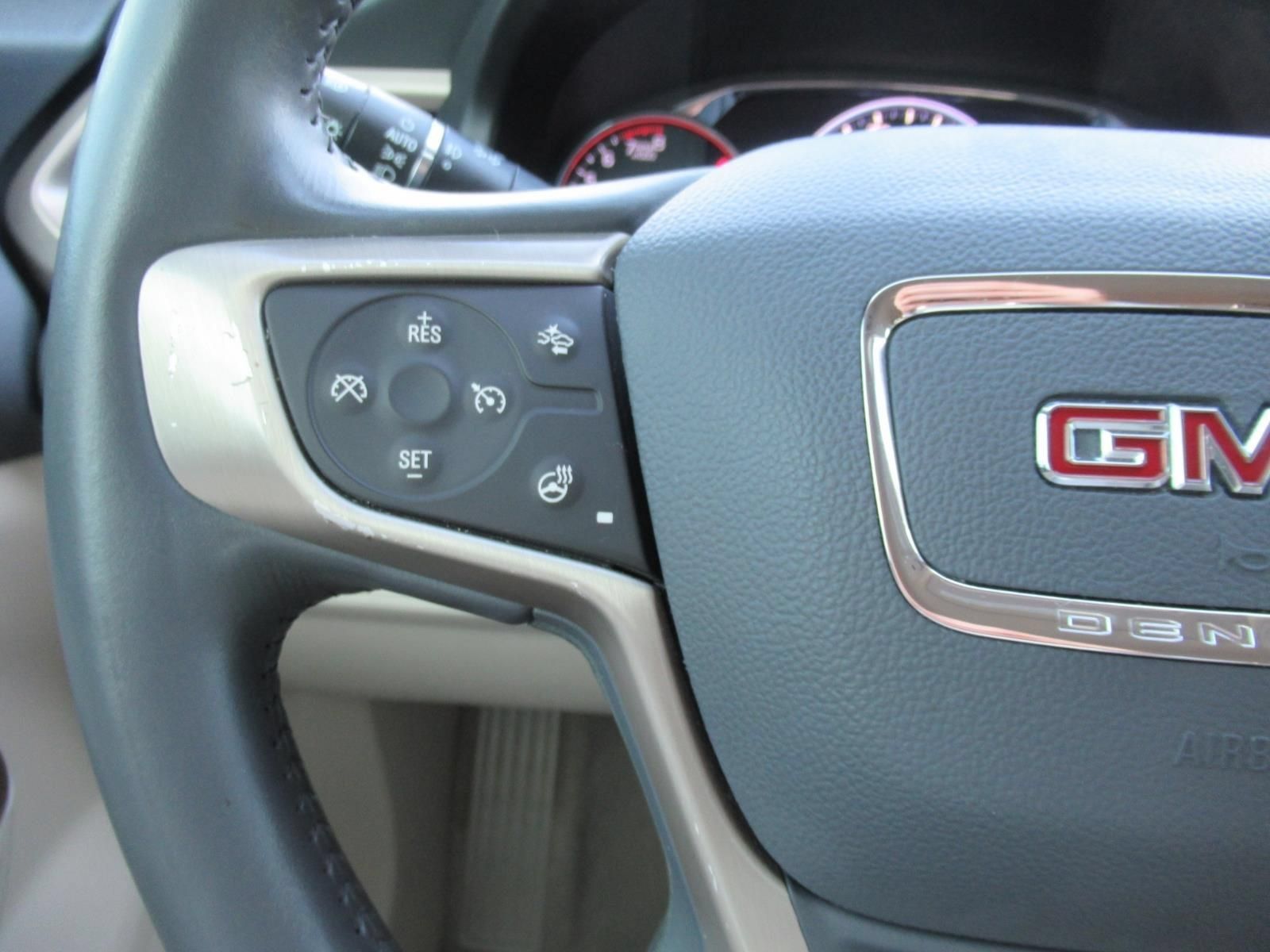 Used 2021 GMC Acadia Denali w/ Denali Technology Package FWD image 25