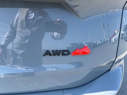 Used 2025 Nissan Rogue SV image 11