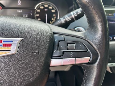 Used 2020 Cadillac XT4 Luxury w/ Cold Weather Package image 34