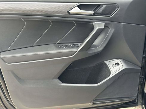 Certified 2022 Volkswagen Tiguan SE R-Line image 15